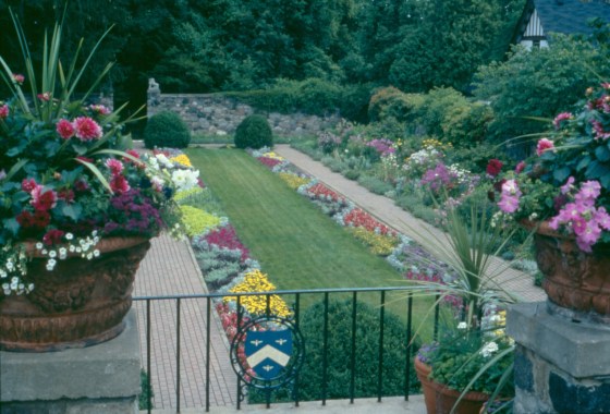 The sunken garden at Cranbrook House in full bloom, 2003.  Balthazar Korab, Cranbrook Archives. 