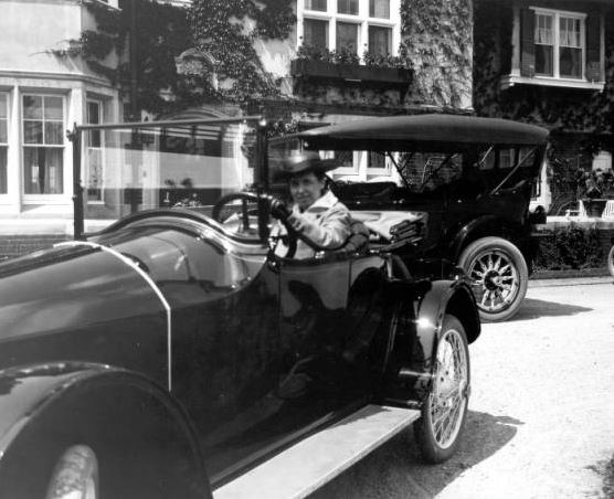 Alexandrine McEwen in her Scripps-Booth, 1916.  Cranbrook Archives. 