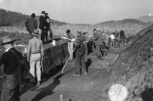 Team of men at dig. Cranbrook Archives.