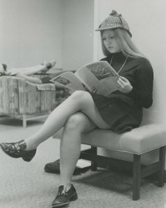KS student Lucy Chase Williams, head of the TTM, reads an issue of the Clarion in the Kingswood School Common Room, 1973. Photograph courtesy of Lucy Chase Williams.
