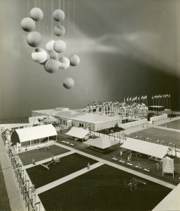 Yamasaki's model of the U.S. Pavilion at the World Agricultural Fair, India. Photograph by Balthazar Korab, ca 1959.