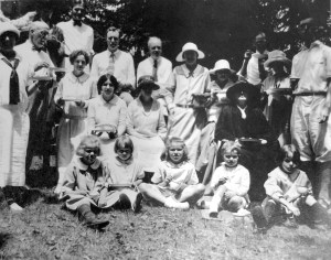 The Booth Family Fourth of July picnic, titled, "Thistle pulls the string – Indipendance [sic] Day 1925", Pleasures of Life, POL 8.13.1.