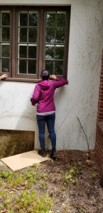 Desai Wang, CKU '19, the Center's Senior May student, looking at the sample on the window sash.